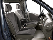 Фото Renault Trafic Passenger 2.0 dCi MT L1H1 №18